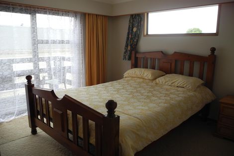 Photo of property in 12 Timaru Road, Waimate, 7924