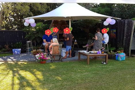 Photo of property in 4 Wharf Road, Te Atatu Peninsula, Auckland, 0610