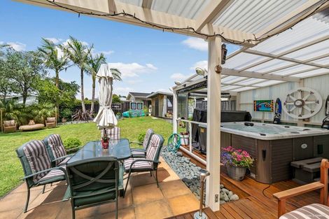 Photo of property in 27 Kurnell Drive, Botany Downs, Auckland, 2010