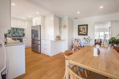 Photo of property in 2/41 Merani Street, Narrow Neck, Auckland, 0622