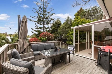 Photo of property in 8 Palawan Place, Torbay, Auckland, 0630