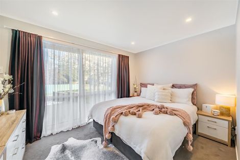 Photo of property in 1 Riverlea Way, Totara Park, Upper Hutt, 5018