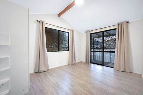 Photo of property in 5a Shamrock Lane, Te Atatu Peninsula, Auckland, 0610