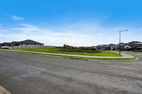 Photo of property in 70 Twin Parks Rise, Papakura, 2110