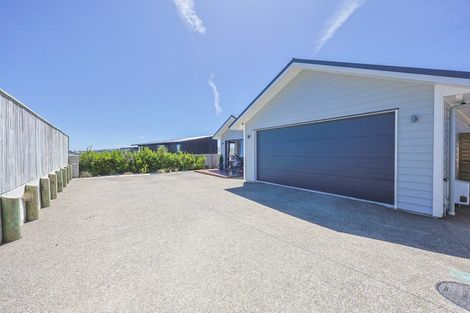 Photo of property in 9 Weatherdeck Close, Whitby, Porirua, 5024