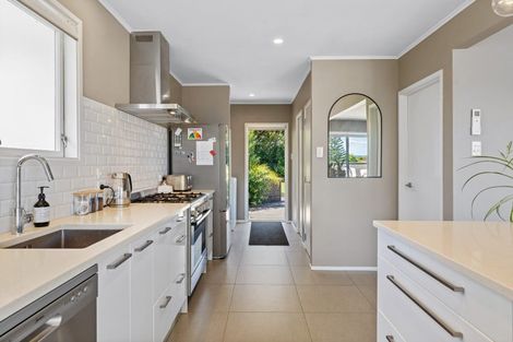 Photo of property in 21 Seon Place, Birkdale, Auckland, 0626