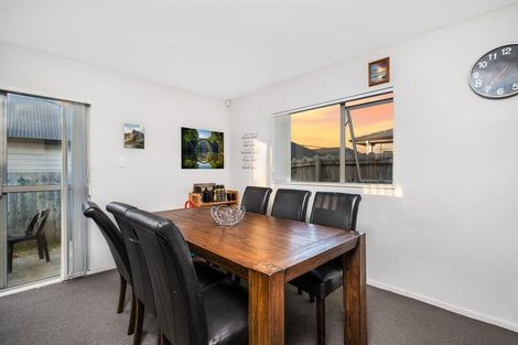 Photo of property in 98 Popokatea Drive, Takanini, 2112