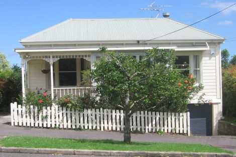 Photo of property in 17 Ewen Alison Avenue, Devonport, Auckland, 0624
