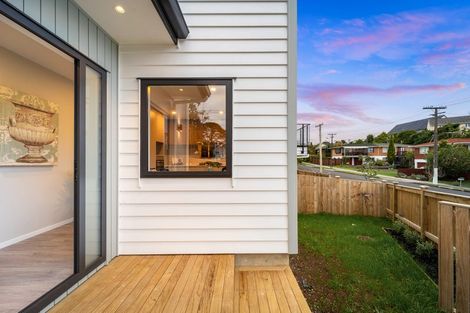 Photo of property in 13b Windermere Crescent, Blockhouse Bay, Auckland, 0600