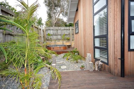 Photo of property in 33 Rauparaha Street, Waikanae Beach, Waikanae, 5036