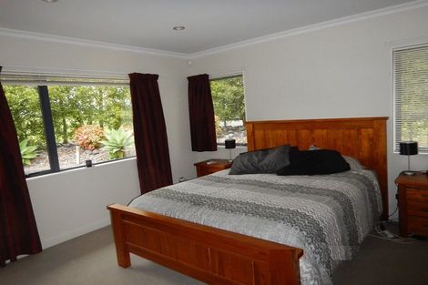 Photo of property in 6 Mcwhirters Farm Lane, Massey, Auckland, 0614