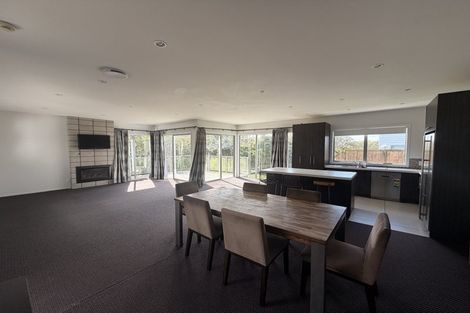 Photo of property in 11 Bendigo Grove, Newlands, Wellington, 6037
