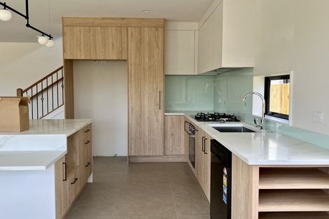 Photo of property in 2 Fiesta Drive, Half Moon Bay, Auckland, 2012