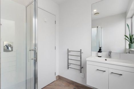 Photo of property in 6a Kotahi Road, Mount Wellington, Auckland, 1062