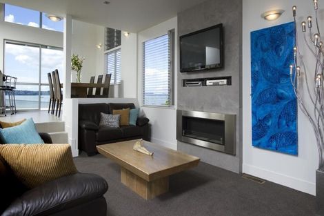 Photo of property in 15 Courtneys, West Harbour, Auckland, 0618