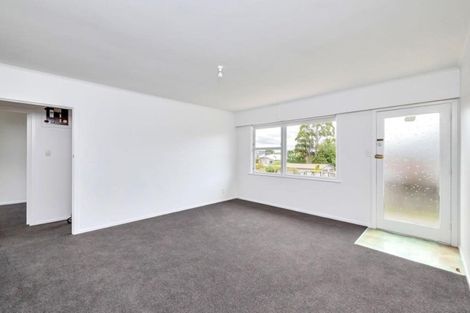Photo of property in 2/16 Blacklock Avenue, Henderson, Auckland, 0612