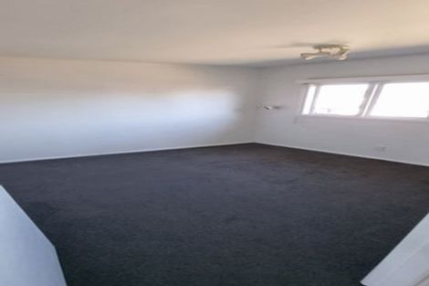 Photo of property in 2/52 College Road, Northcote, Auckland, 0627