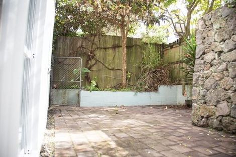 Photo of property in 194a Queen Street, Northcote Point, Auckland, 0627