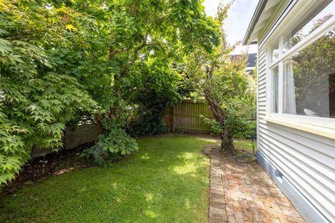 Photo of property in 114 Aikmans Road, Merivale, Christchurch, 8014