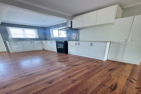 Photo of property in 8 Martin Road, Manurewa, Auckland, 2102