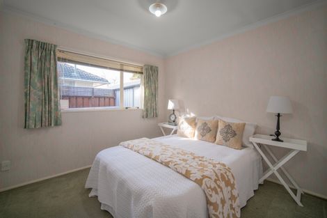 Photo of property in 15 Villa Grove, Ilam, Christchurch, 8041