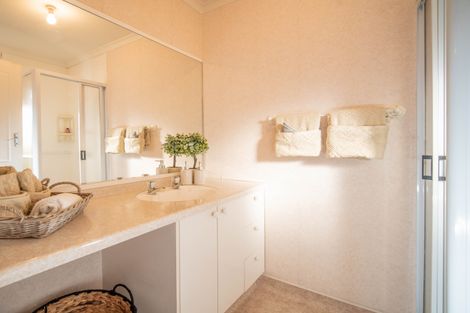 Photo of property in 15 Villa Grove, Ilam, Christchurch, 8041