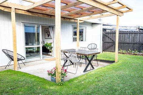 Photo of property in 2/44 Beach Road, Katikati, 3129