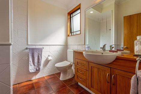 Photo of property in 2 Heritage Place, Terrace End, Palmerston North, 4410