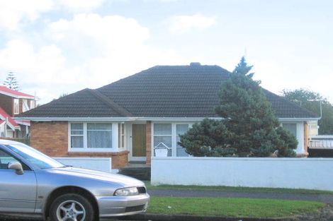 Photo of property in 3/4 Mcleod Road, Henderson, Auckland, 0612