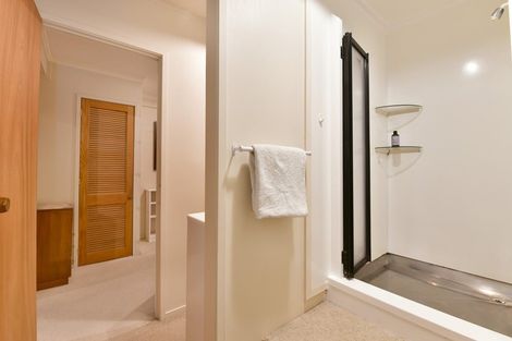 Photo of property in 1/4 John Dee Crescent, Red Beach, 0932