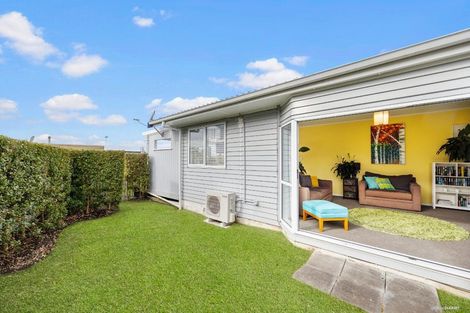 Photo of property in 3 Realm Place, Massey, Auckland, 0614