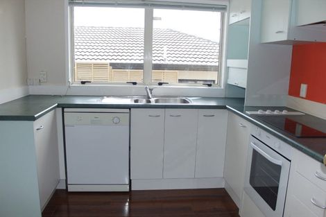 Photo of property in 1/32a Bronzewing Terrace, Unsworth Heights, Auckland, 0632