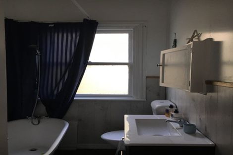 Photo of property in 58 Fairview Crescent, Kelburn, Wellington, 6012