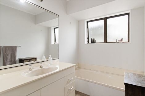 Photo of property in 28 Lansdowne Crescent, Glenview, Hamilton, 3206