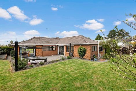 Photo of property in 15 Gardone Terrace, Conifer Grove, Takanini, 2112