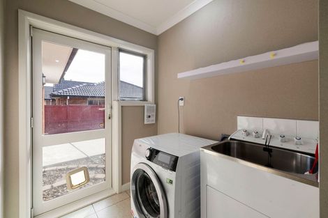 Photo of property in 28 The Esplanade, Huntington, Hamilton, 3210