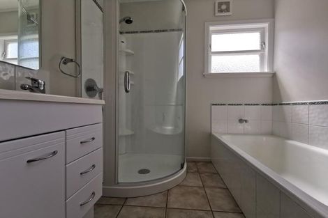 Photo of property in 5 Freeling Street, Island Bay, Wellington, 6023