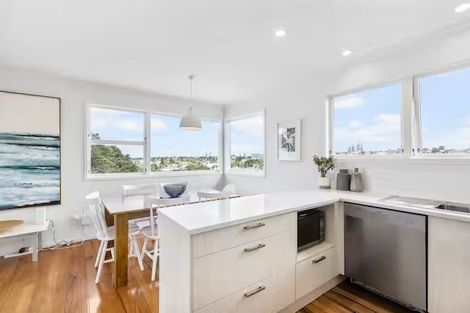 Photo of property in 3/4 Beach Road, Castor Bay, Auckland, 0620