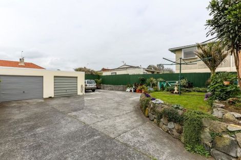 Photo of property in 2/5 Hine Street, New Plymouth, 4310