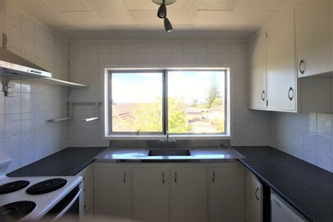 Photo of property in 3/2 Hinekohu Street, New Lynn, Auckland, 0600