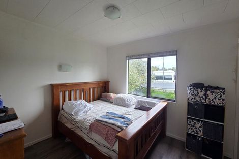 Photo of property in 37 Meadowvale Rise, Titirangi, Auckland, 0604