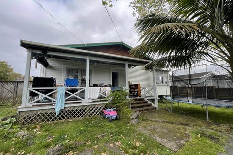 Photo of property in 11 Clayburn Road, Glen Eden, Auckland, 0602