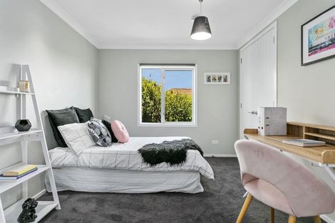 Photo of property in 27 Shepherd Road, Waipahihi, Taupo, 3330