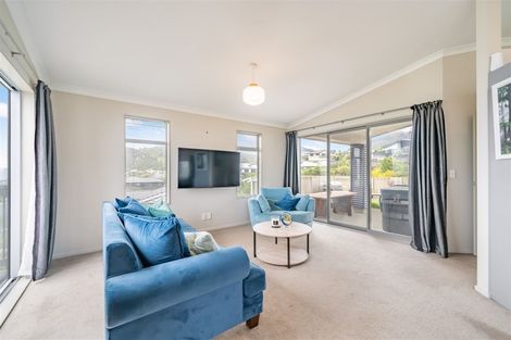 Photo of property in 15 James Nairn Grove, Riverstone Terraces, Upper Hutt, 5018