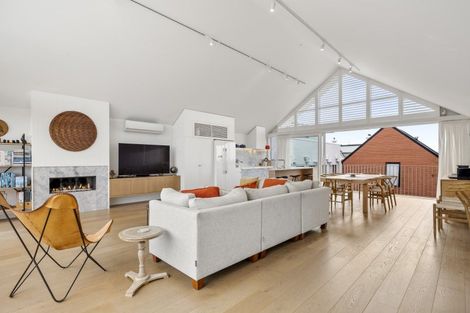 Photo of property in 92c Hinemoa Street, Birkenhead, Auckland, 0626