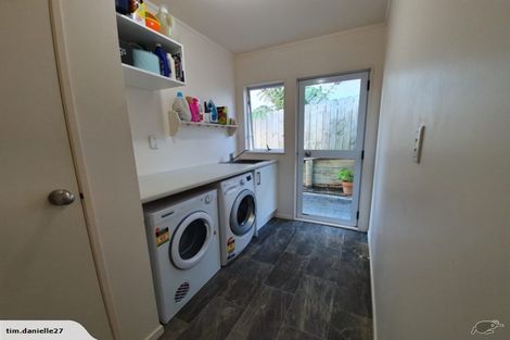 Photo of property in 2/21 Witheford Drive, Bayview, Auckland, 0629