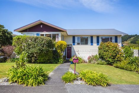 Photo of property in 1 Zande Terrace, Tawa, Wellington, 5028