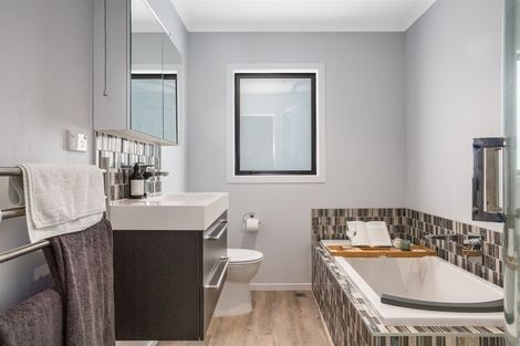 Photo of property in 4 The Fjord, Aotea, Porirua, 5024