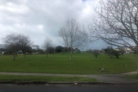 Photo of property in 13/30 John Jennings Drive, Oteha, Auckland, 0632