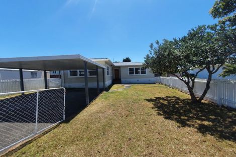 Photo of property in 9 Gloria Avenue, Te Atatu Peninsula, Auckland, 0610